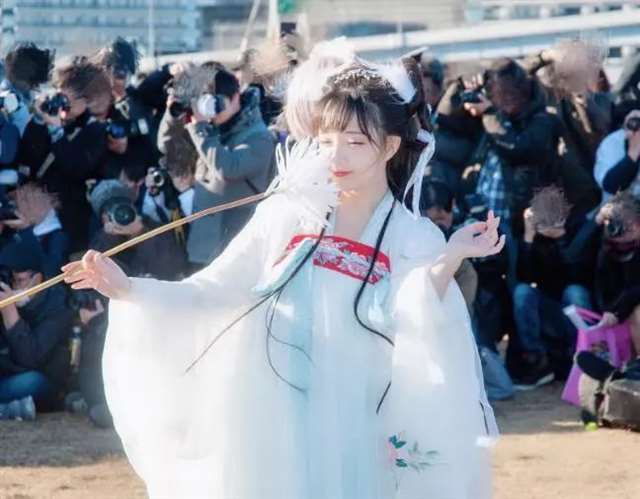 二次元圈子“第一萝莉” 王奕萌真实容颜