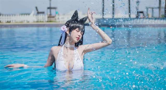 cn：微博@你的负卿 泳装 蜜汁猫裘