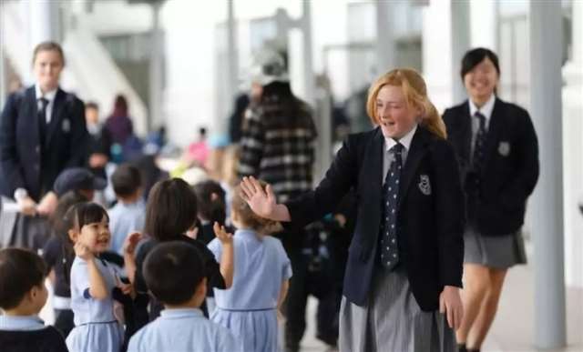 开阳女中外教事件 双马尾学生妹穿情趣女仆装被外教老师各种姿势