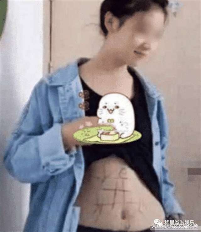 抖音nb姐和腹肌哥视频 她的腹肌为什么那么有趣呢？