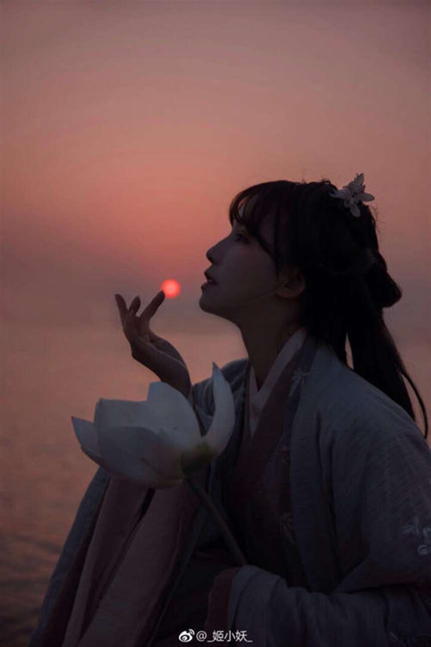 狐狸小妖汉服还有别的照片【1v259mb】