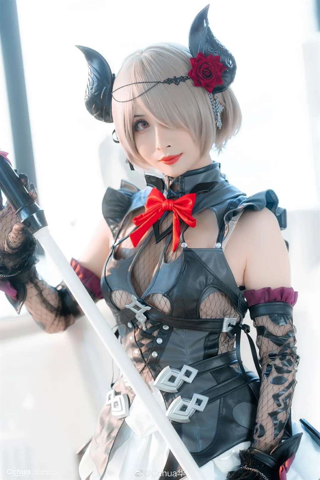 崩坏3 丽塔 COS《崩坏3》丽塔·洛丝薇瑟 coser微博：肉扣热热子