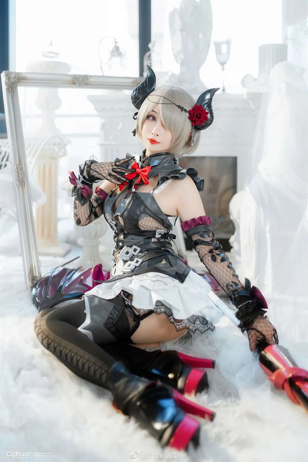 崩坏3 丽塔 COS《崩坏3》丽塔·洛丝薇瑟 coser微博：肉扣热热子