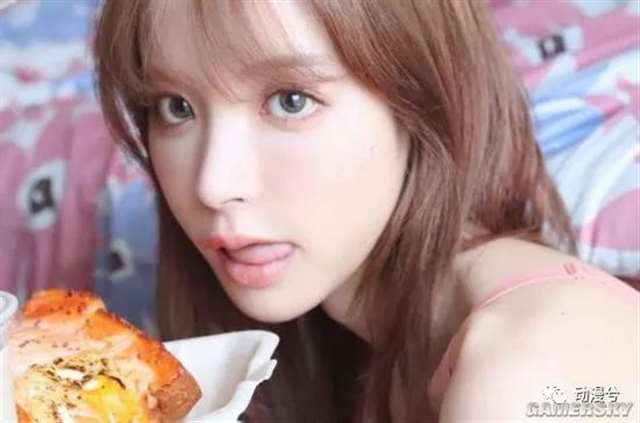 日本知名女优桃乃木香奈的cos成鬼灭之刃的人气角色恋柱甘露寺蜜璃