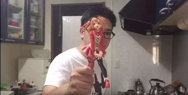 反《LoveLive！》人士把高坂穗乃果和黑泽露比油炸来吃掉了