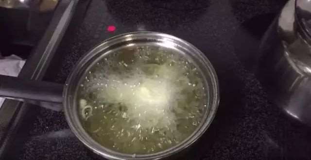 反《LoveLive！》人士把高坂穗乃果和黑泽露比油炸来吃掉了