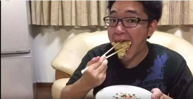 反《LoveLive！》人士把高坂穗乃果和黑泽露比油炸来吃掉了