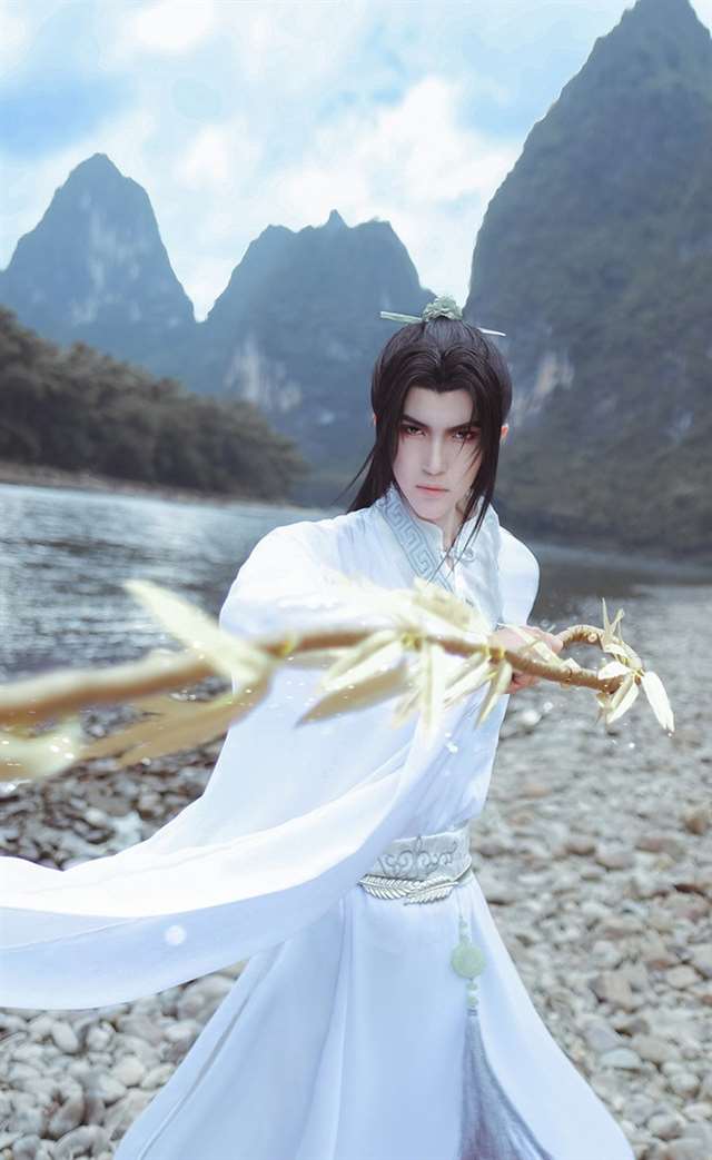 墨燃，《二哈和他的白猫师尊》中的男主角coser@CASO-卡索@朕我一下