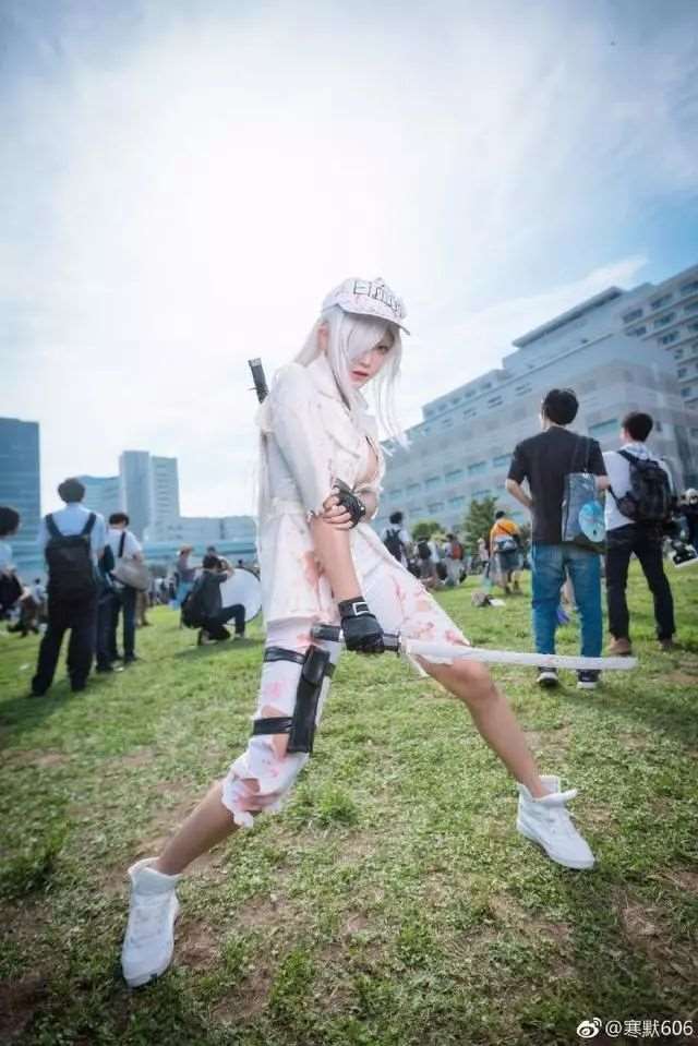 知名Coser《枣糕》