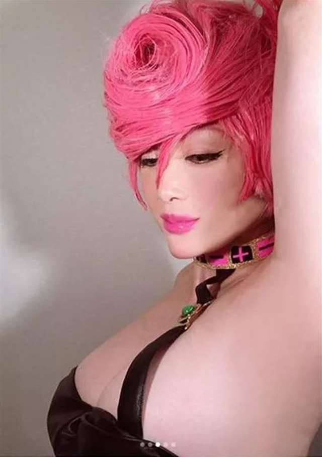 51岁女星叶美香COS了《JOJO的奇妙冒险：黄金之风》女主特里休·乌纳