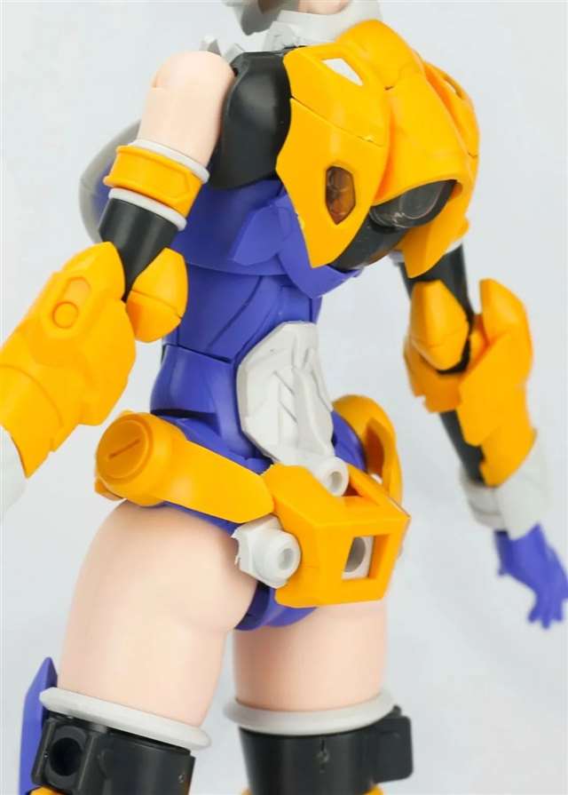 《雏蜂》的女主角——琉璃手办