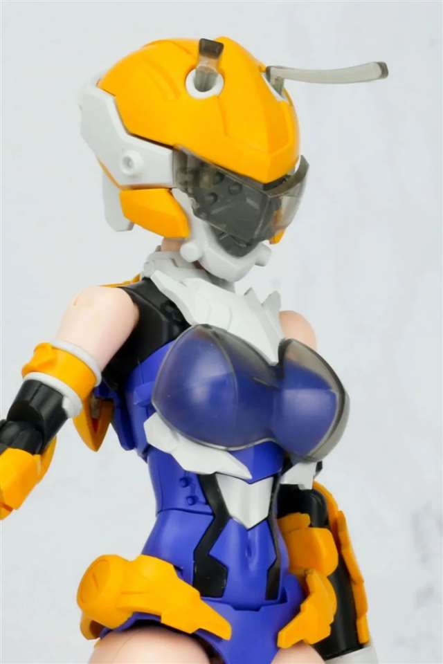 《雏蜂》的女主角——琉璃手办