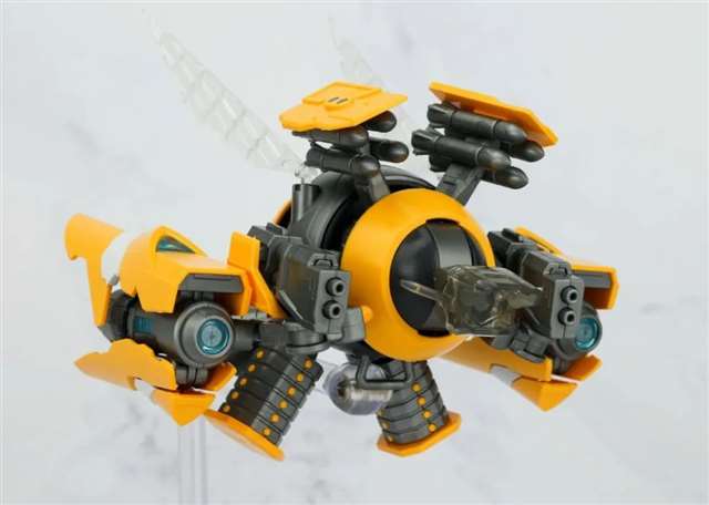 《雏蜂》的女主角——琉璃手办