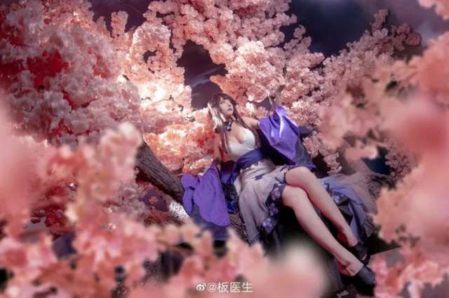 永远的7日之都 安托涅瓦琉璃之绊cos 板医生