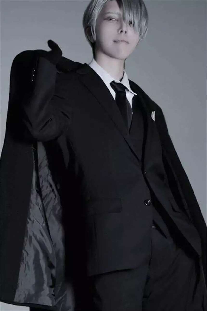  《冰上的尤里》维克多：@wiru_son COS