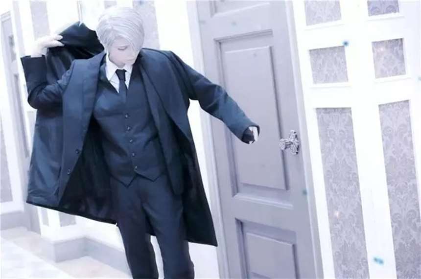  《冰上的尤里》维克多：@wiru_son COS