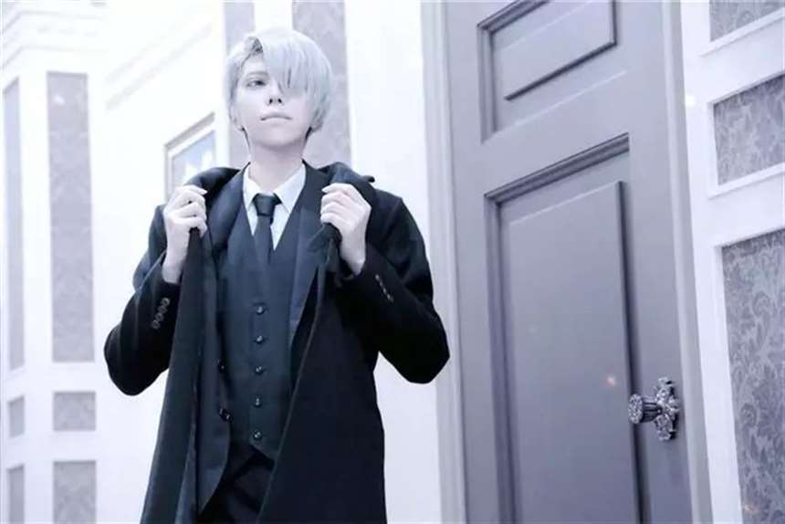  《冰上的尤里》维克多：@wiru_son COS