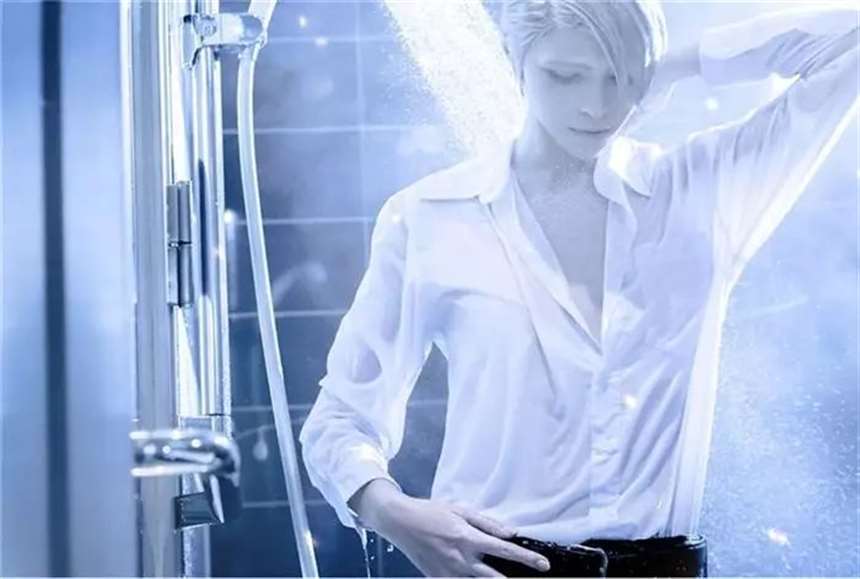  《冰上的尤里》维克多：@wiru_son COS
