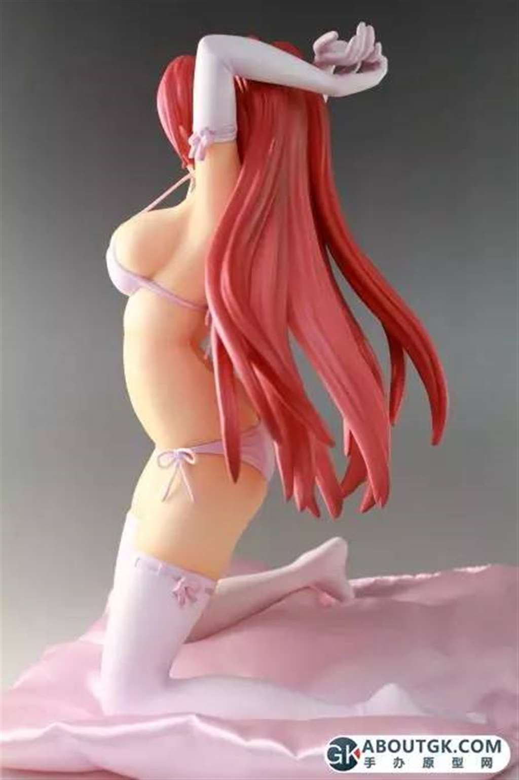 向坂环 白色巨乳泳装