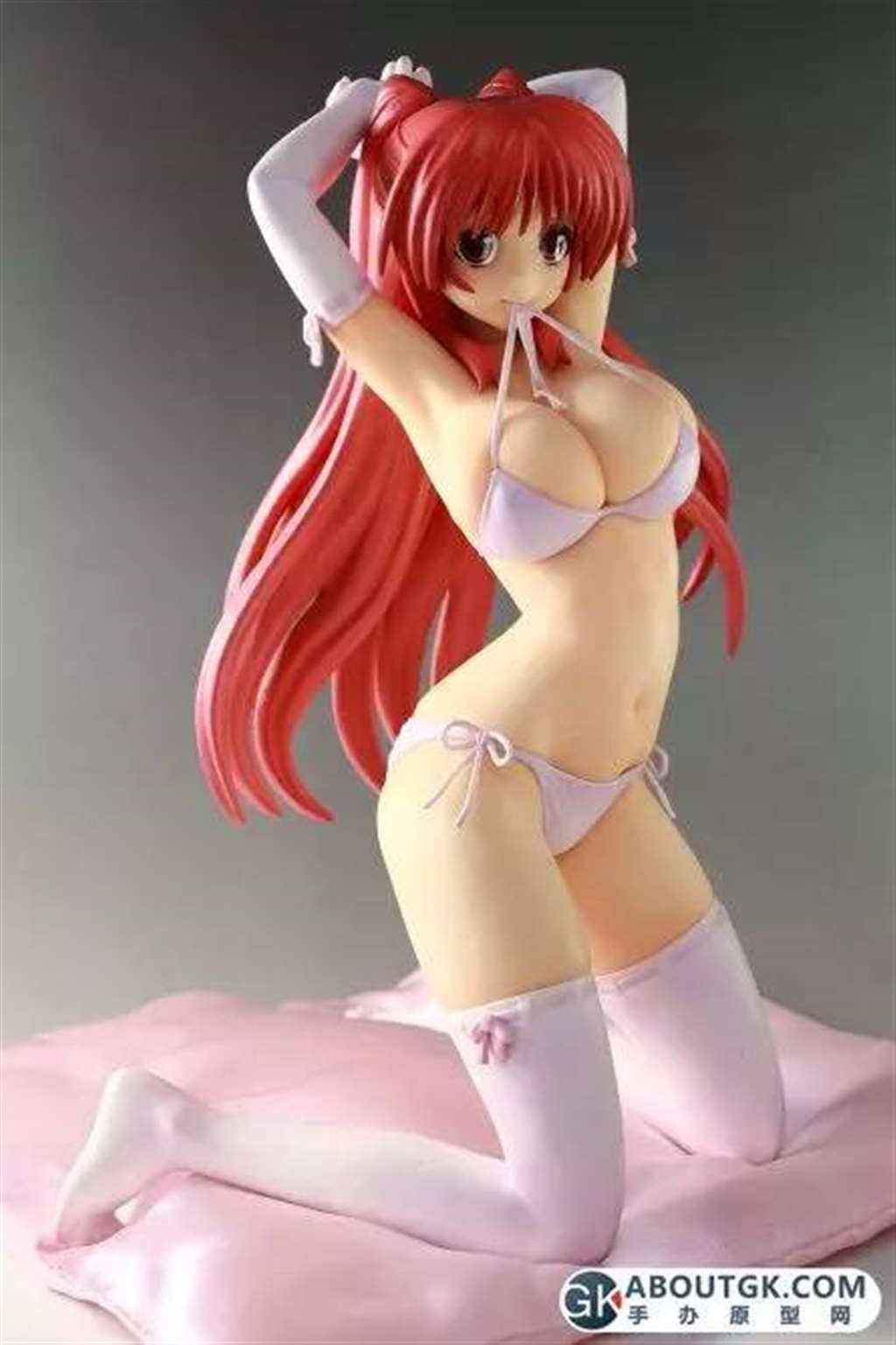 向坂环 白色巨乳泳装