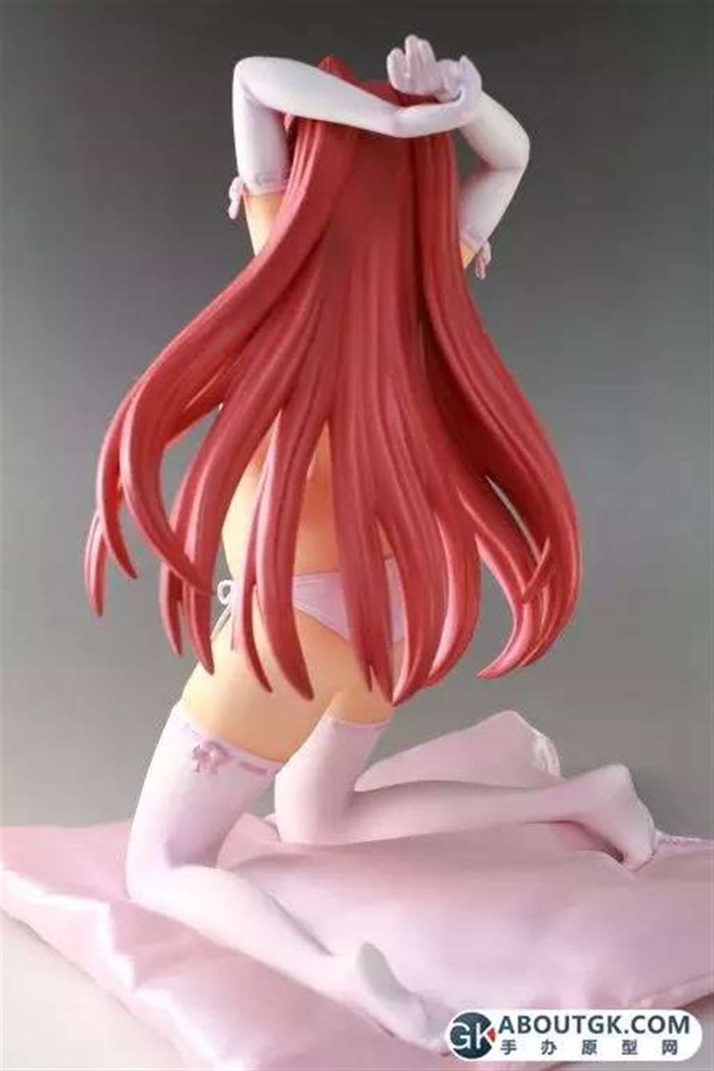 向坂环 白色巨乳泳装