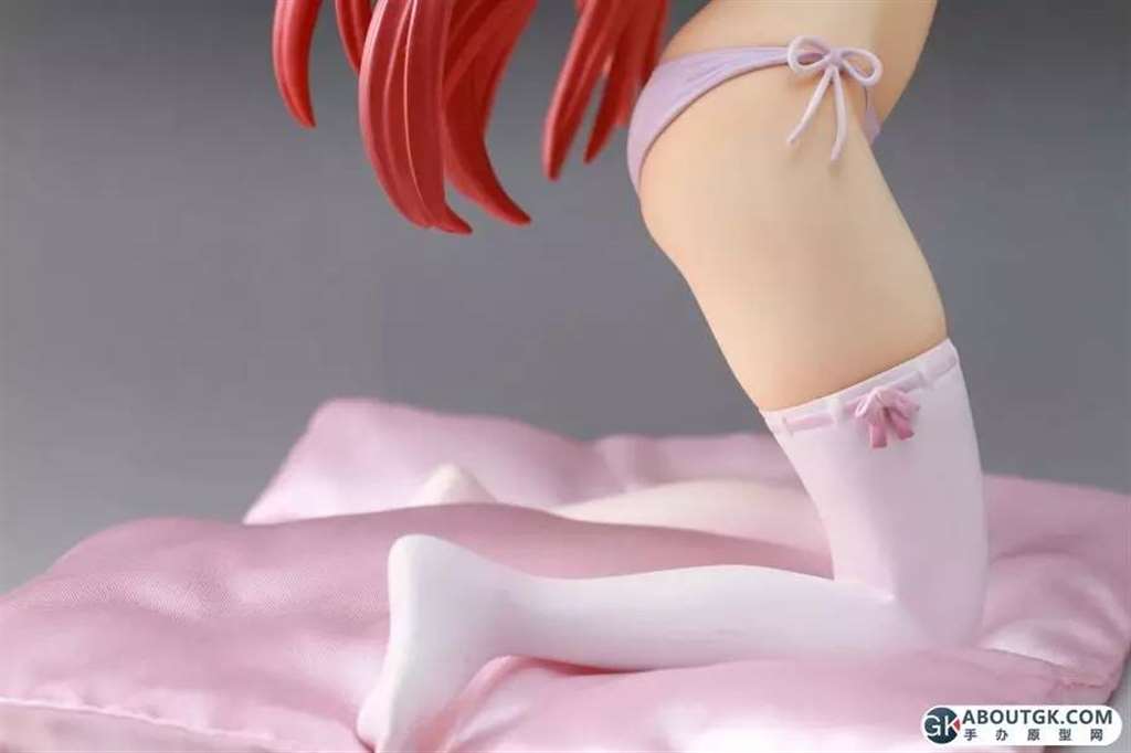 向坂环 白色巨乳泳装