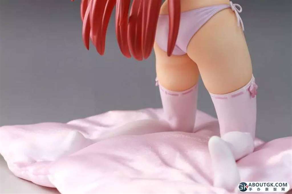 向坂环 白色巨乳泳装