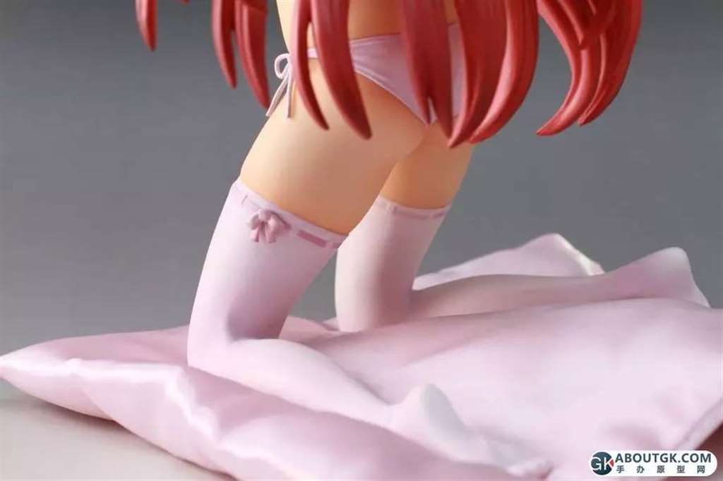 向坂环 白色巨乳泳装