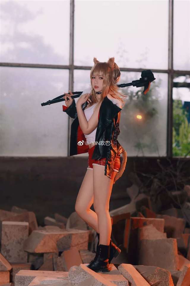 明日方舟推进之王Cos