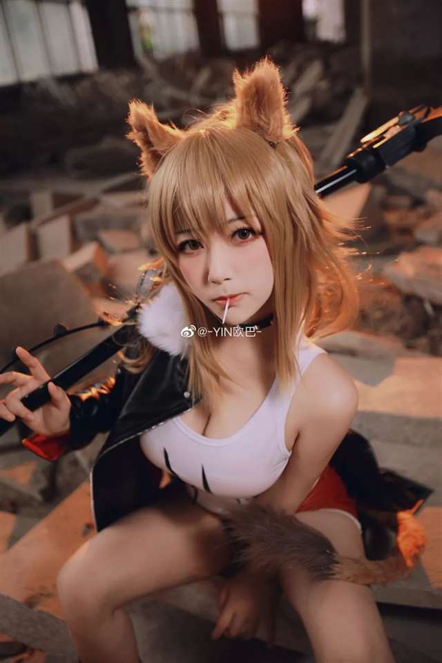 明日方舟推进之王Cos