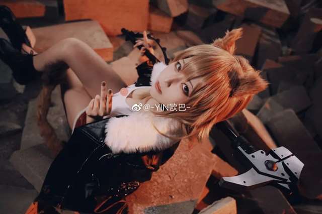 明日方舟推进之王Cos