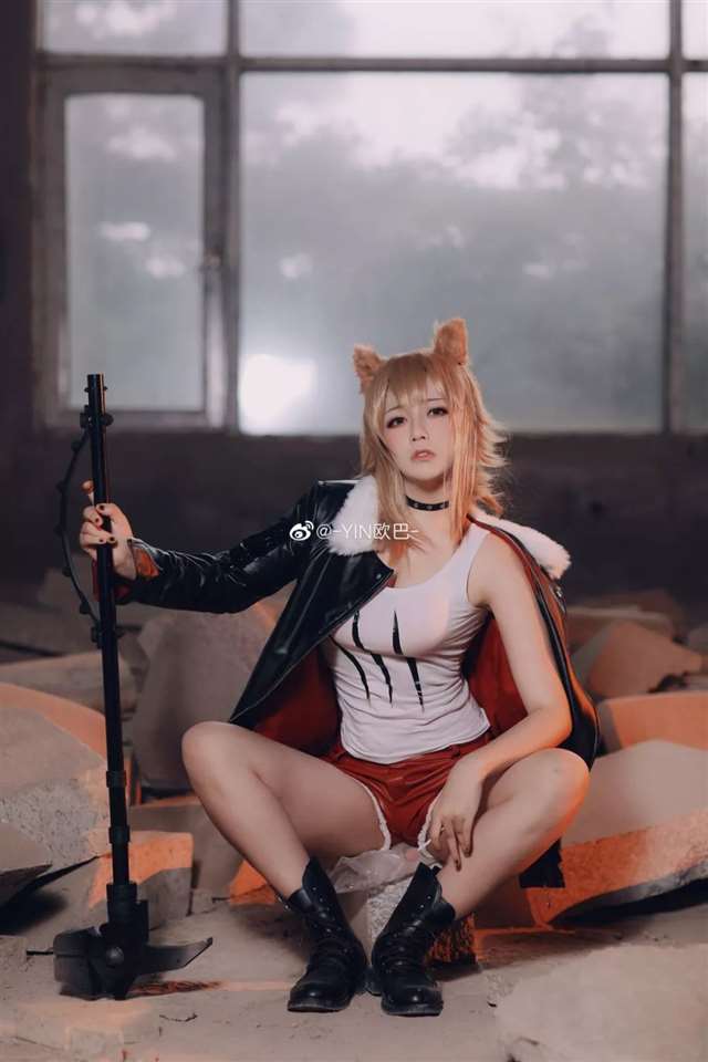 明日方舟推进之王Cos