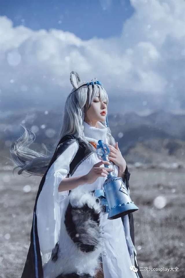 《明日方舟》初雪cos 雪景与惊艳之颜，意境美得如一首诗