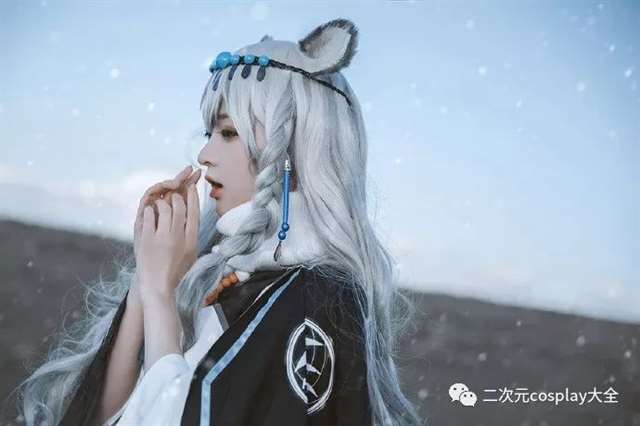 《明日方舟》初雪cos 雪景与惊艳之颜，意境美得如一首诗