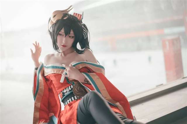 Cos—碧蓝航线 大凤 出镜：@铁板烧鬼舞w