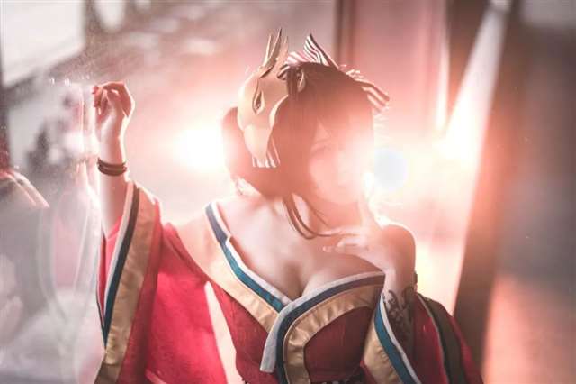 Cos—碧蓝航线 大凤 出镜：@铁板烧鬼舞w