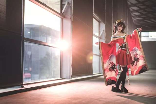 Cos—碧蓝航线 大凤 出镜：@铁板烧鬼舞w