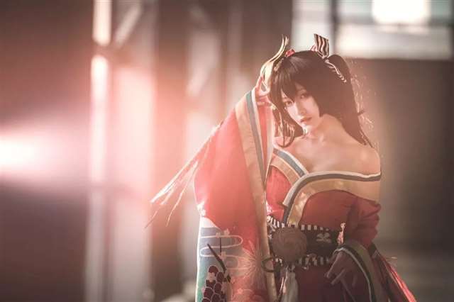 Cos—碧蓝航线 大凤 出镜：@铁板烧鬼舞w