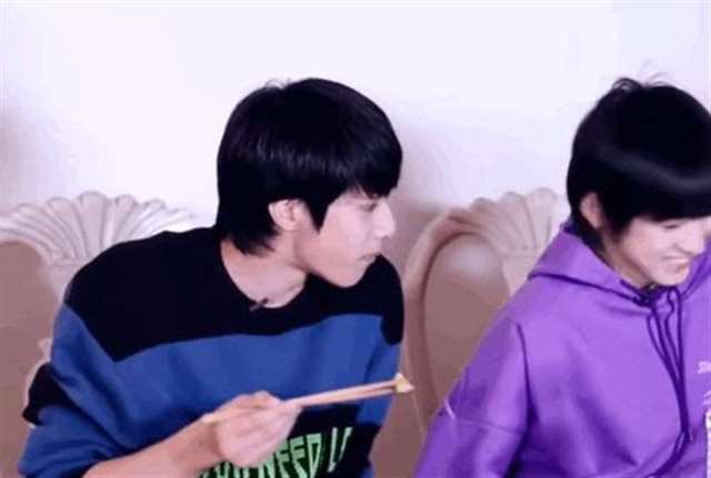 真人耽美腐漫之刘耀文给宋亚轩塞按摩