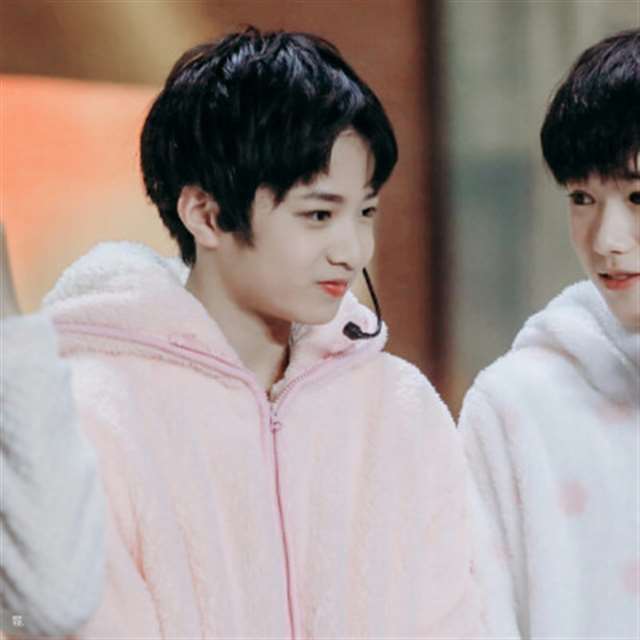 真人耽美腐漫之刘耀文给宋亚轩塞按摩