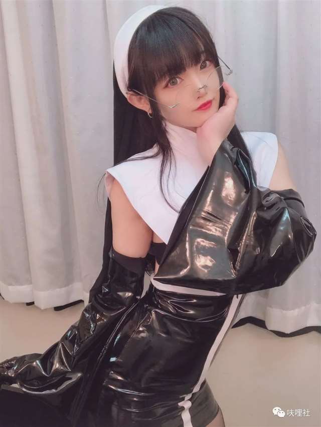 宇崎花的COS  @sunnyS2hahS2 黑白贞德