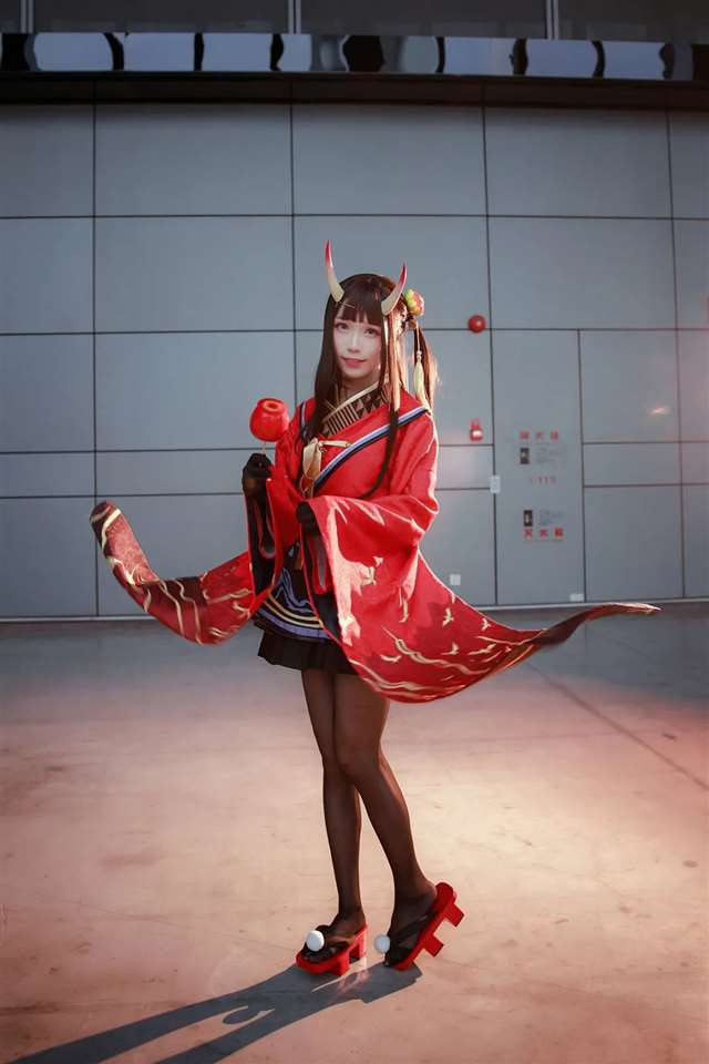 黑丝舰娘!《碧蓝航线》能代COS -Tomoyo酱-