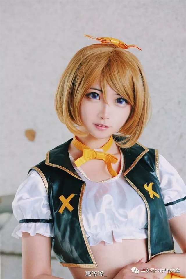 coser@惠爷爷_给我们带来了《Love Live!》小泉花阳cos