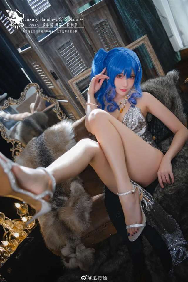 瓜希酱的cos作品《碧蓝航线》圣路易斯透