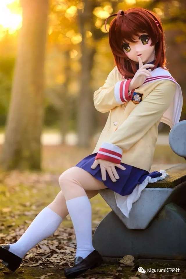 《CLANNAD》古河渚坐在公园长椅上