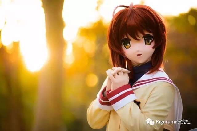 《CLANNAD》古河渚坐在公园长椅上