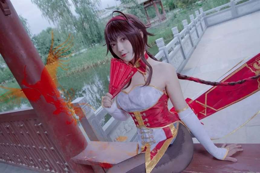 洛天依与乐正绫的旗袍cosplay cn 巨无霸鸡腿