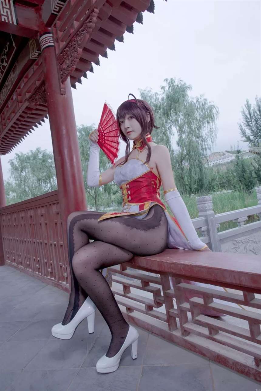 洛天依与乐正绫的旗袍cosplay cn 巨无霸鸡腿