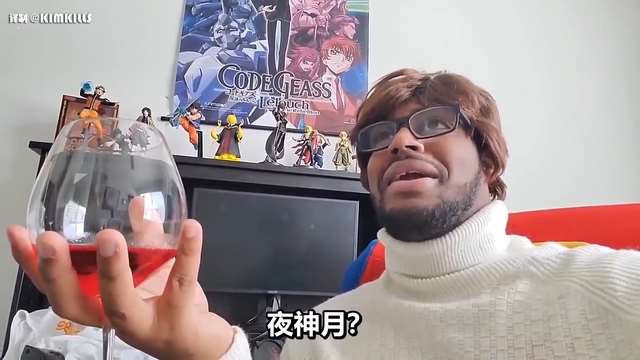 一个外国小哥一人分饰多角，演绎了不用动漫作品