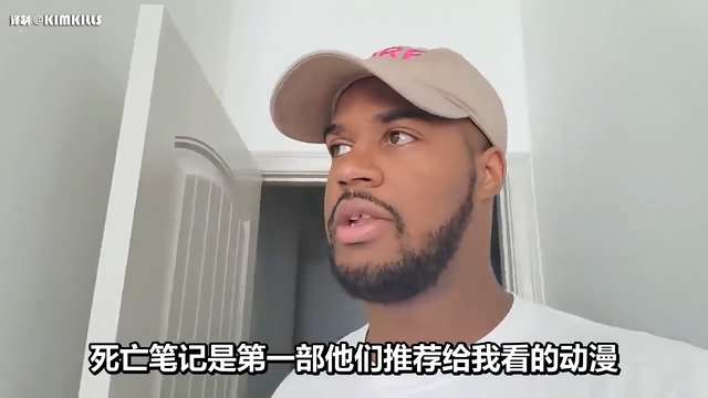 一个外国小哥一人分饰多角，演绎了不用动漫作品